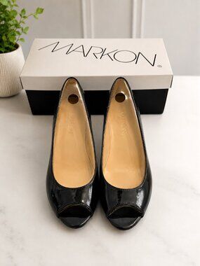 NIB Markon Bello Black Patent Peep Toe Wedge Pumps Size 7M